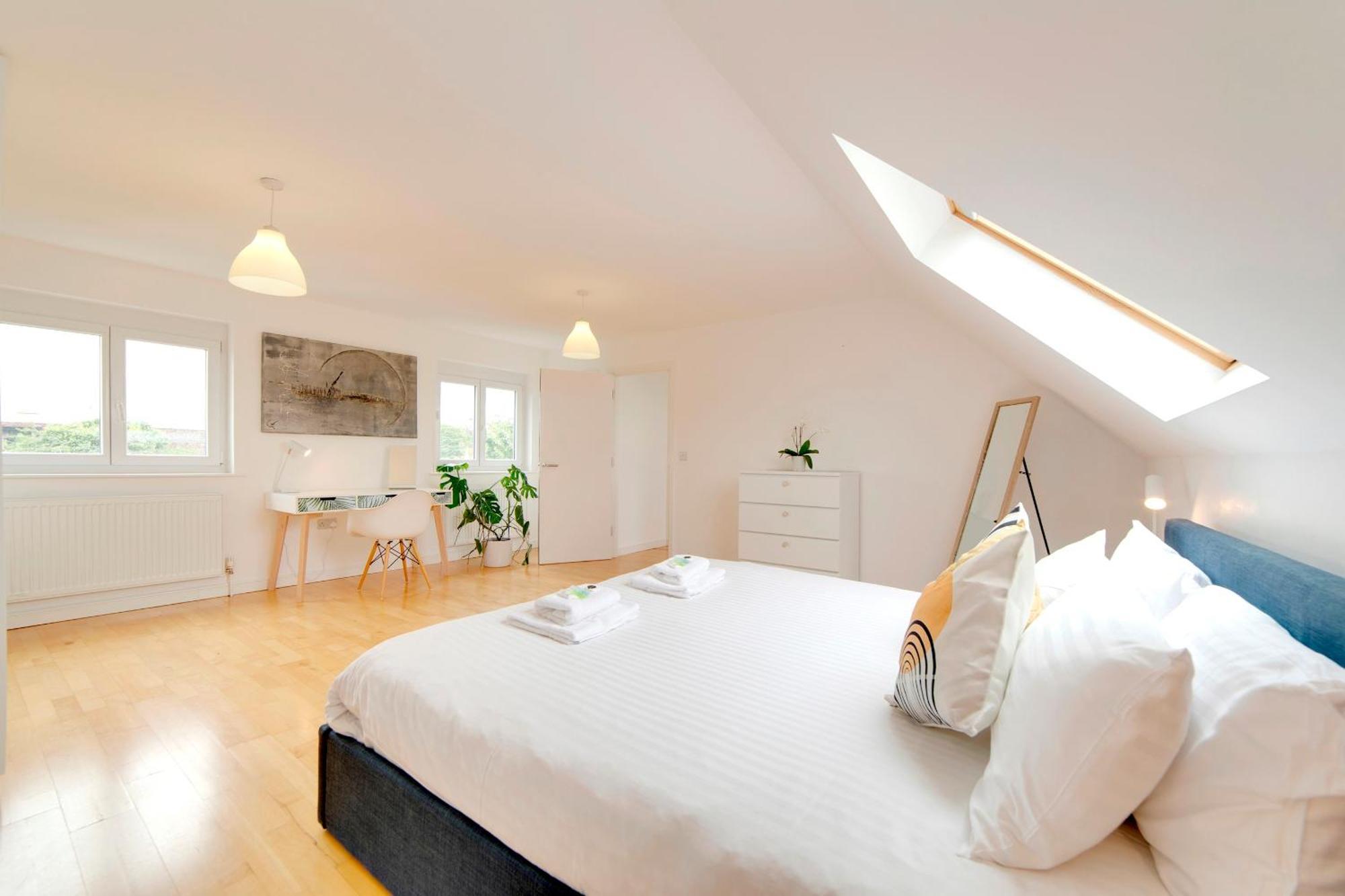 Pass The Keys 49 Byron Square Modern And Spacious 3 Bed Home With Free Parking CBG Extérieur photo
