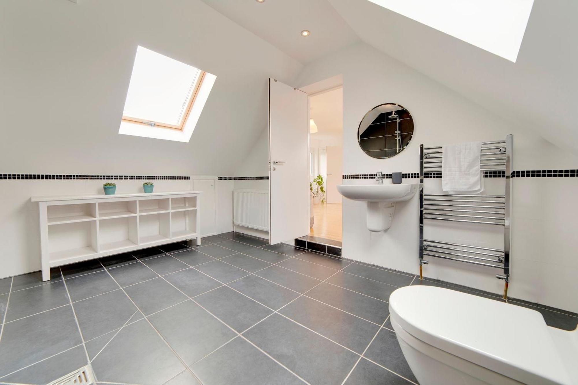 Pass The Keys 49 Byron Square Modern And Spacious 3 Bed Home With Free Parking CBG Extérieur photo