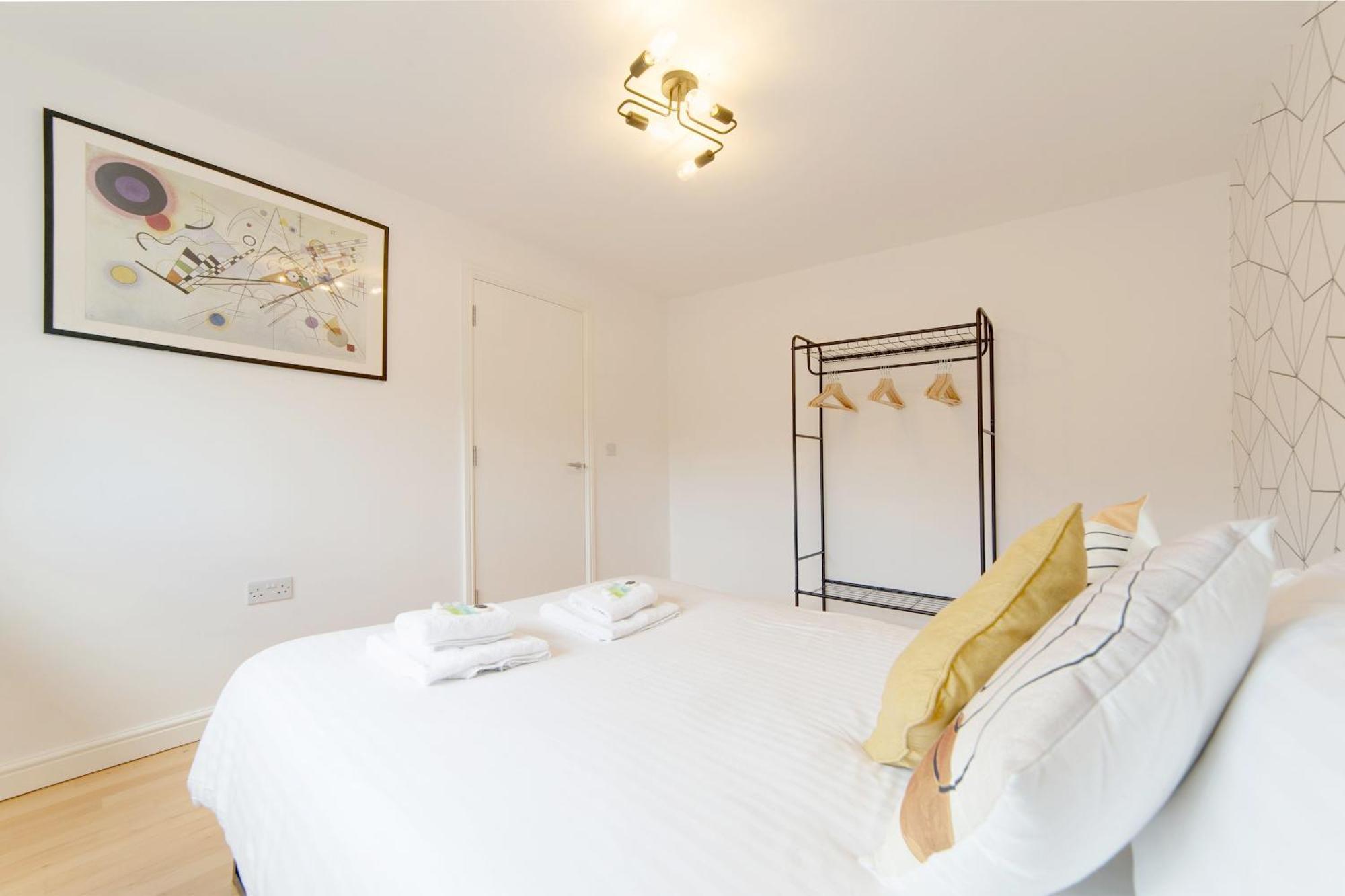 Pass The Keys 49 Byron Square Modern And Spacious 3 Bed Home With Free Parking CBG Extérieur photo