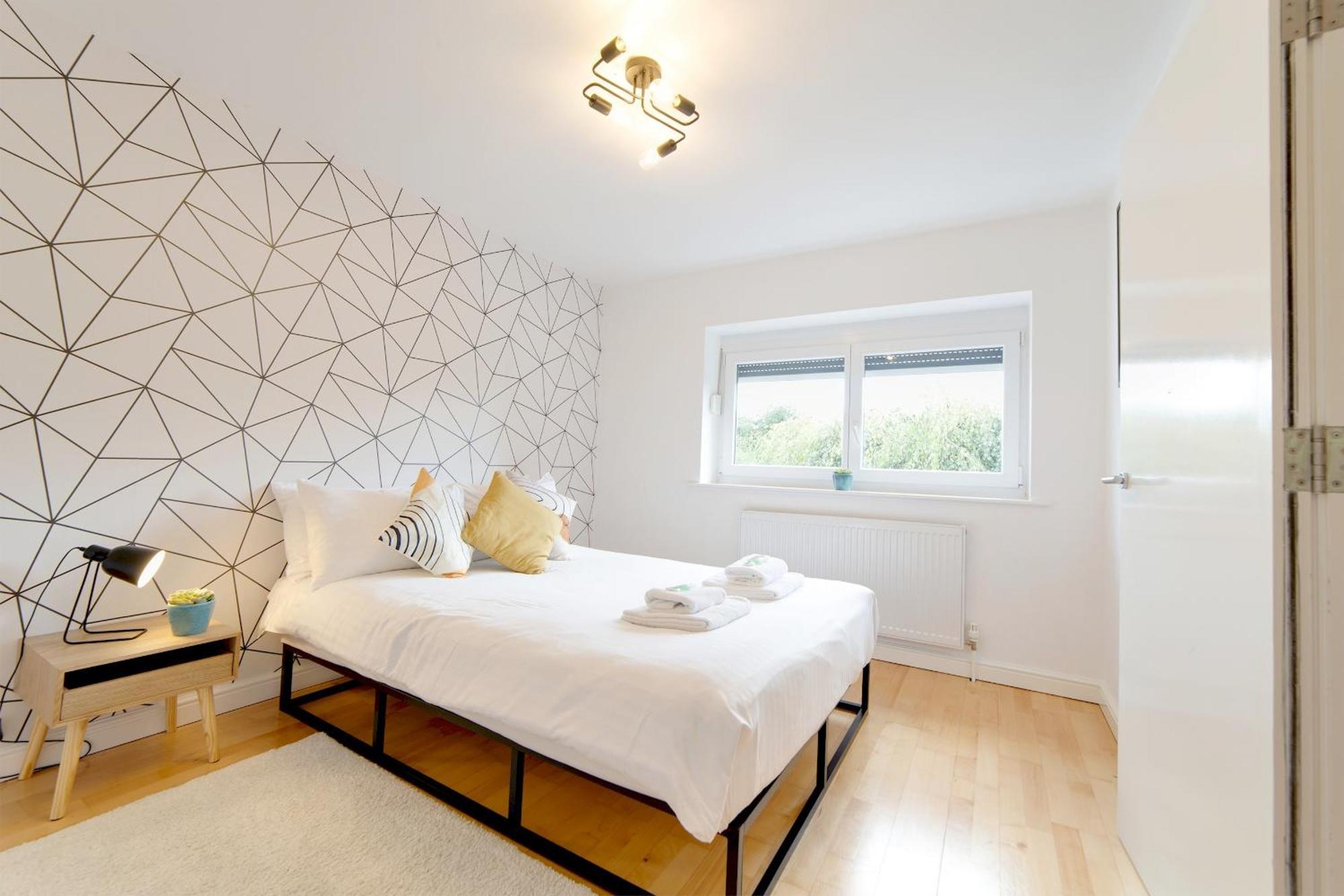 Pass The Keys 49 Byron Square Modern And Spacious 3 Bed Home With Free Parking CBG Extérieur photo