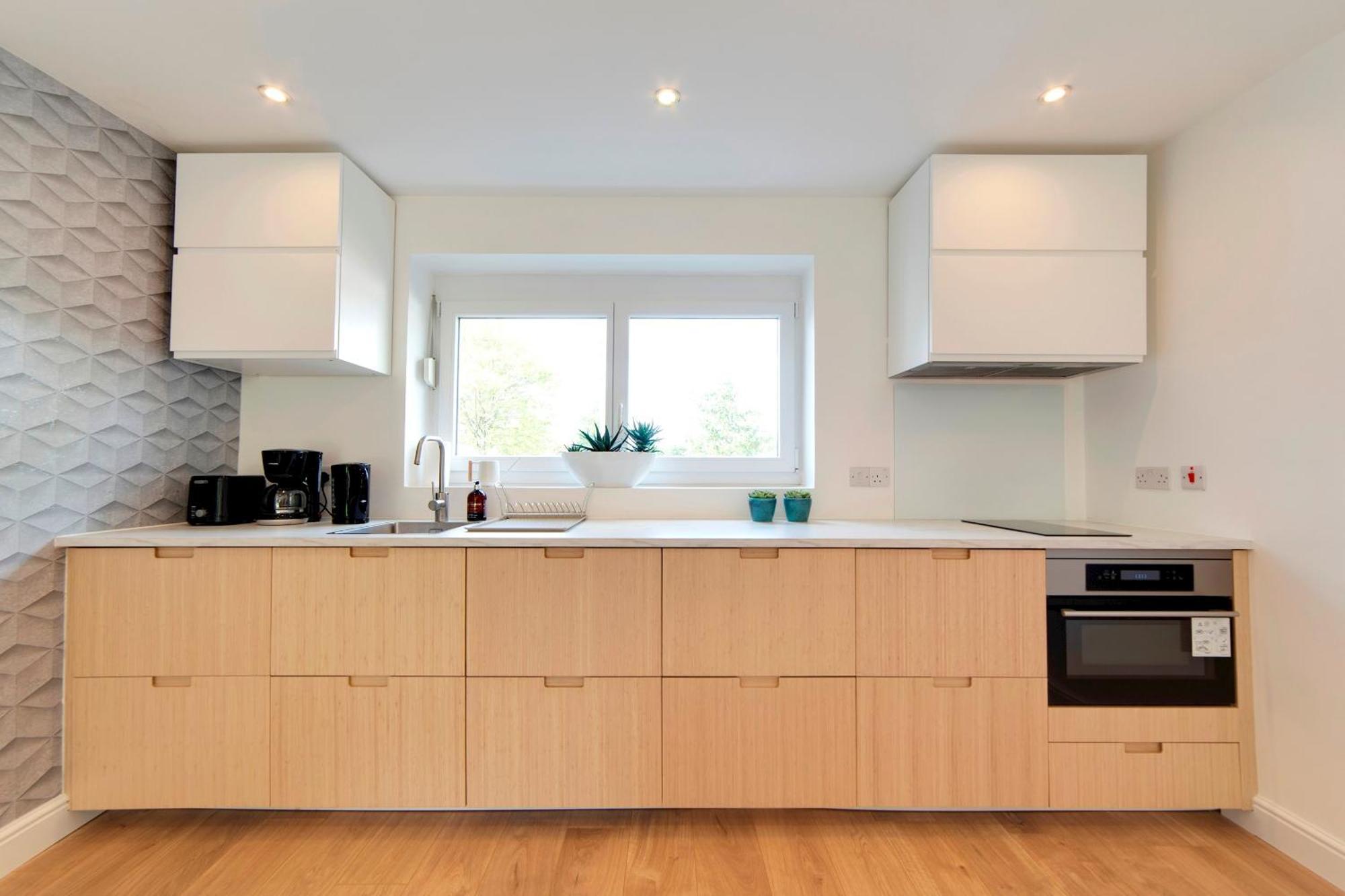 Pass The Keys 49 Byron Square Modern And Spacious 3 Bed Home With Free Parking CBG Extérieur photo